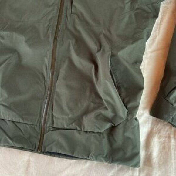 Arc’Teryx Gore-Tex Hooded Jacket - Picture 5 of 11